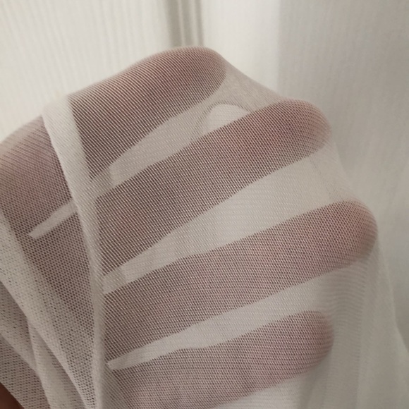 White House Black market top - Picture 6 of 6